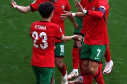 爱游戏官网-欧洲比赛中球员展现出色表现