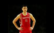 爱游戏娱乐-F1新加坡大奖赛争夺白热化，阿斯顿·马丁力压红牛