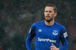 爱游戏tv-绿茵骑士横扫南海岸，德甲争冠暗战与篮球场的碾压哲学