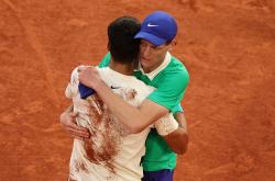 爱游戏-比利亚雷亚尔绝杀萨拉戈萨，取得三分