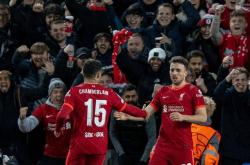 爱游戏-法兰克福球员技高一筹，成功夺得胜利的简单介绍