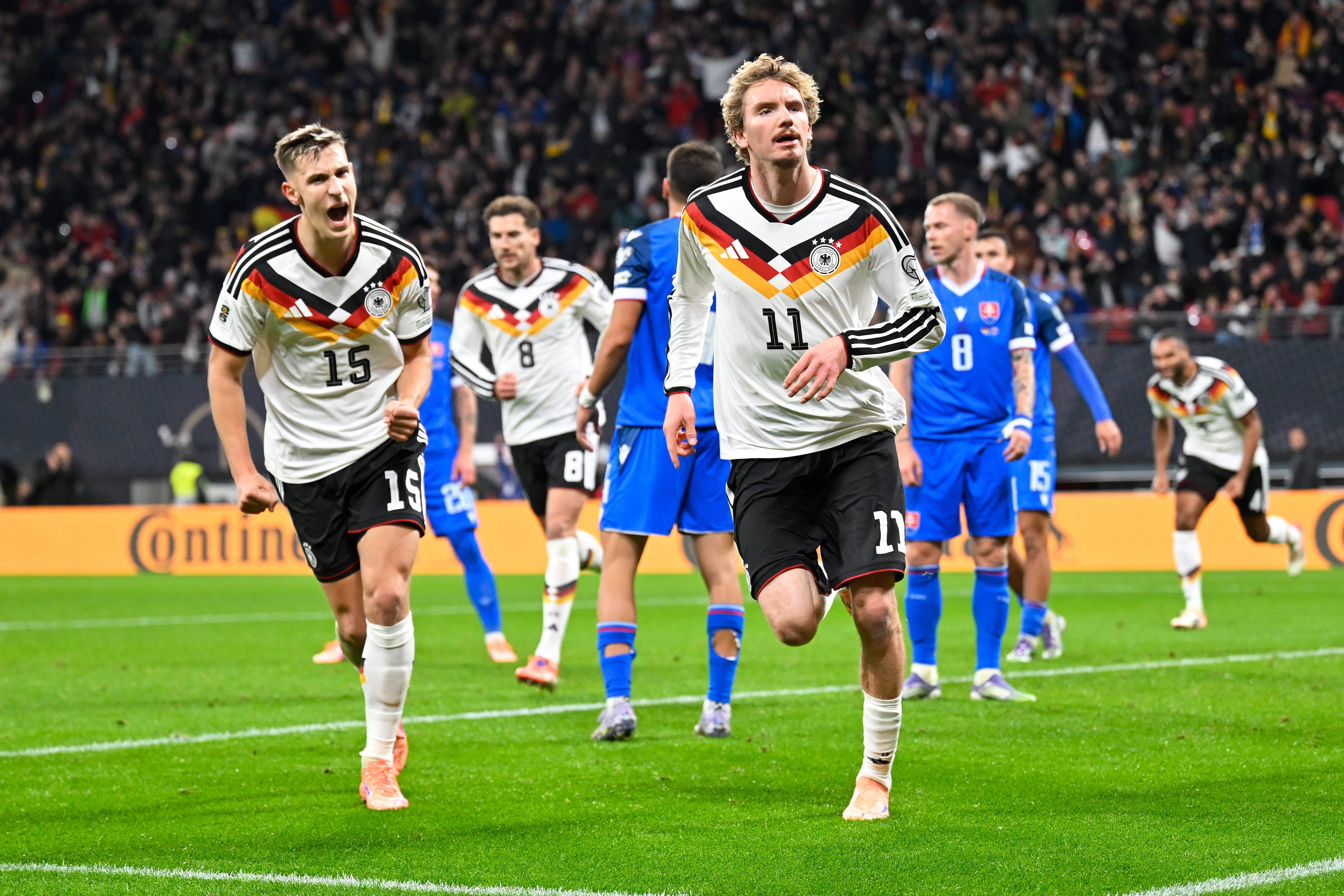 斯洛伐克足球比赛中的惊险一幕