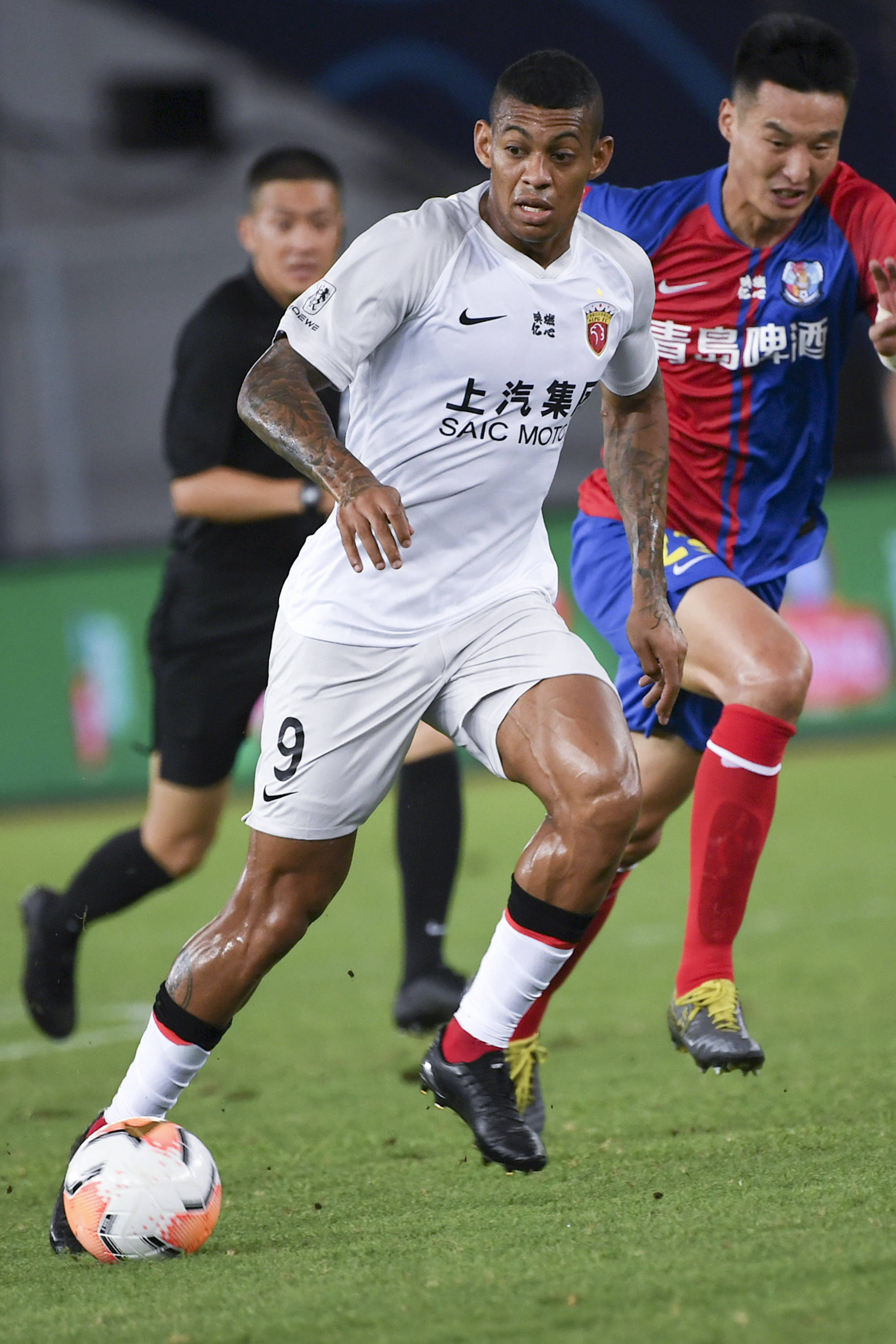 包含上港客场逆袭，横扫青岛黄海的词条