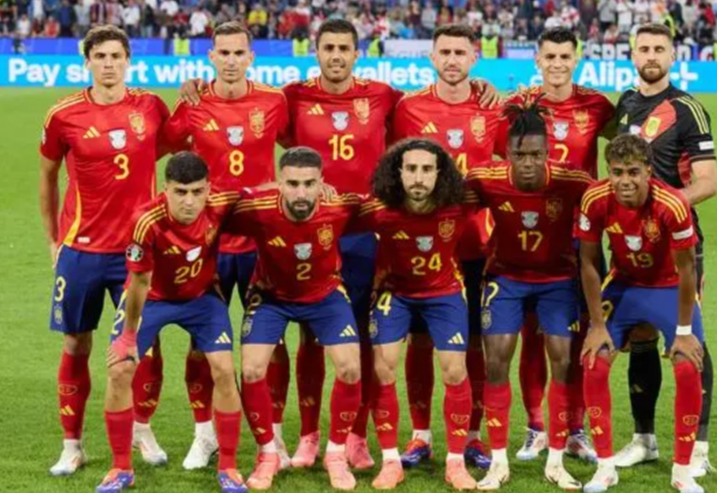 西班牙队惊险点球大战告捷晋级