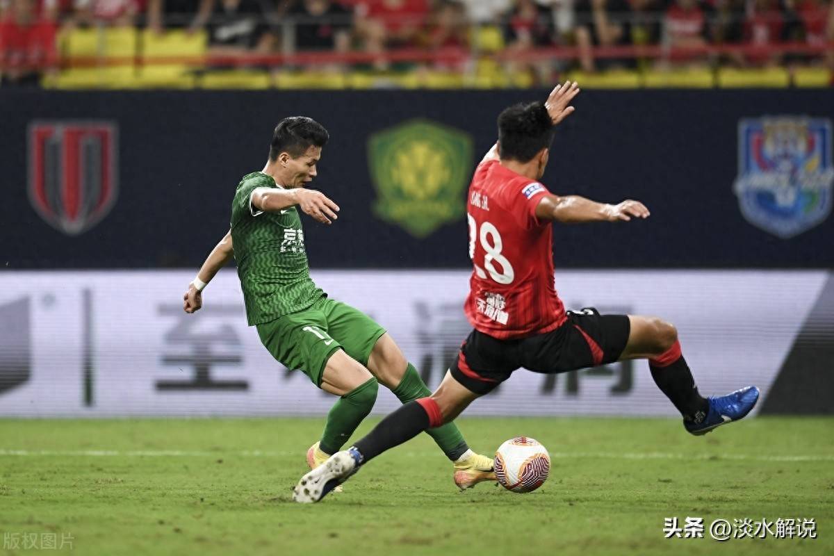 关于中超球员战术娴熟，灵活应对对手进攻的信息