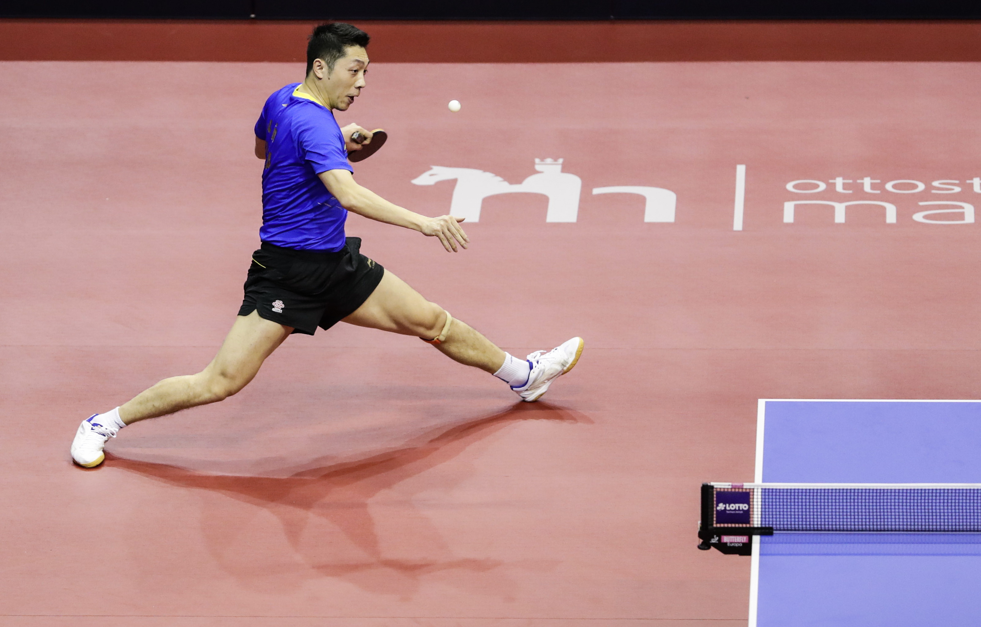 关于日本乒乓球队鏖战法国乒乓球队，奥恰洛夫完成帽子戏法的信息