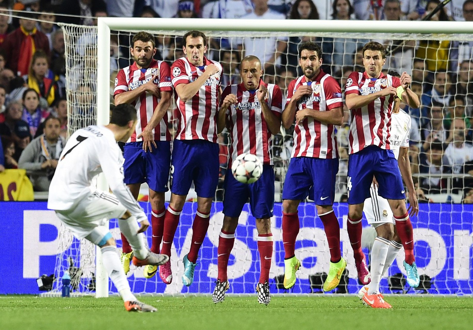 伯明翰城主场大胜，提升俱乐部排名的简单介绍