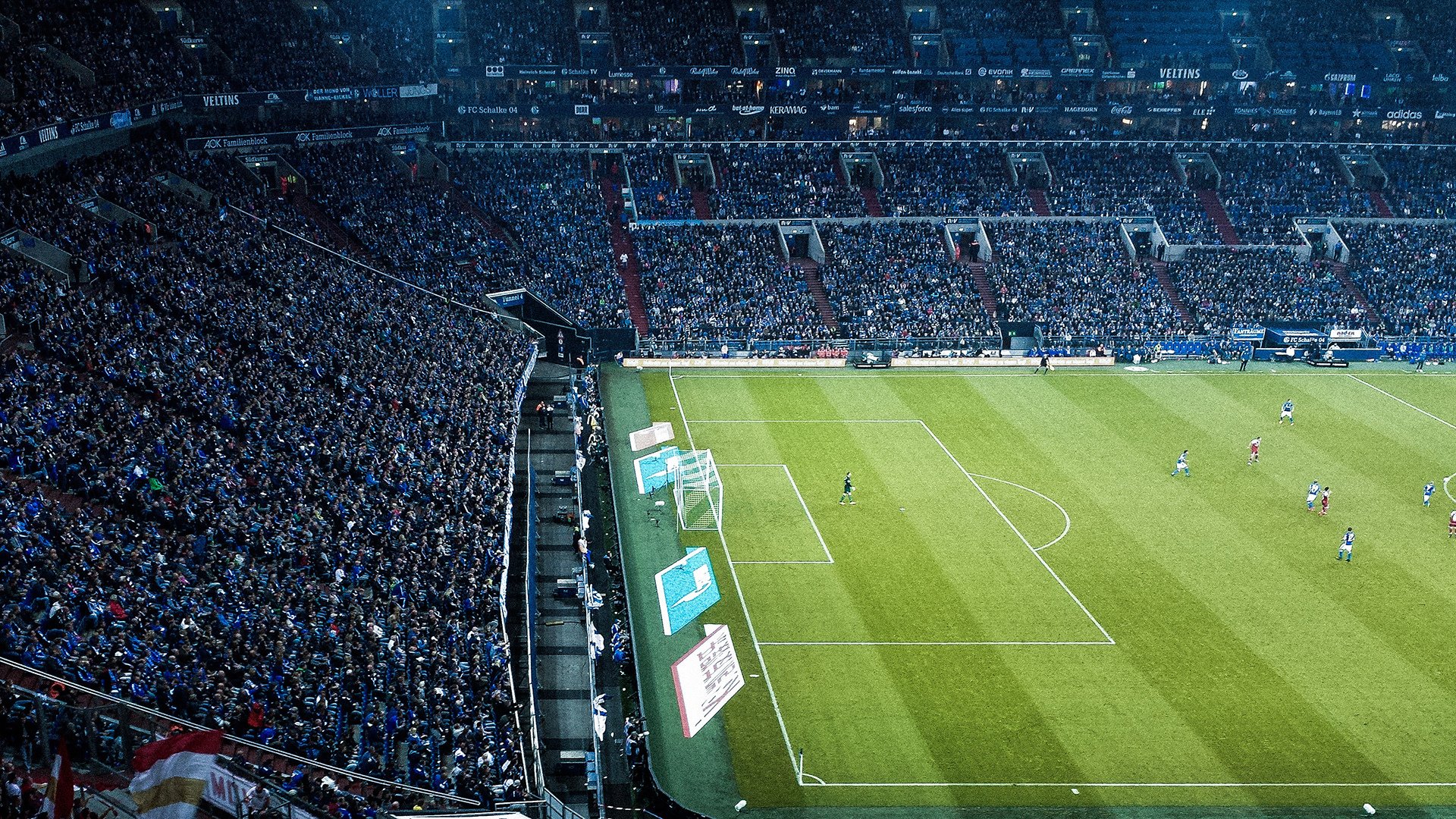 赛道与球场，F1争冠焦点战与掘金压制开拓者的双重博弈哲学