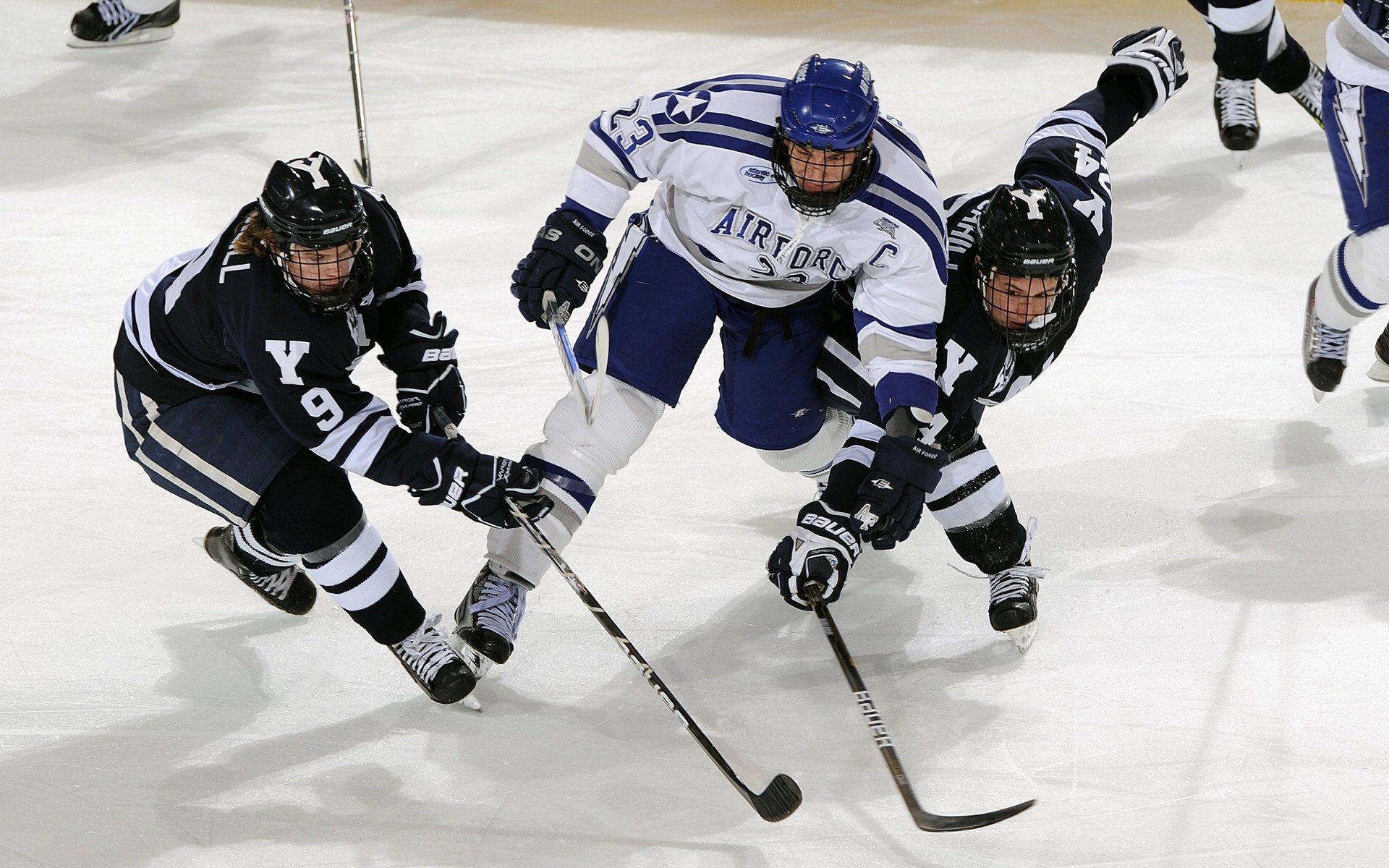 绝境中的红色风暴，红牛车队惊天翻盘，诺里斯点燃赛场激情