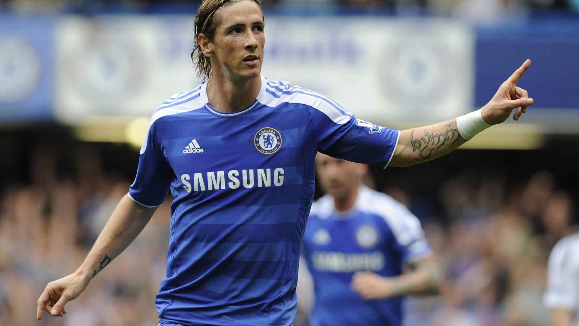 霓虹赛道与绝对统治，拉梅洛的F1街道赛之夜